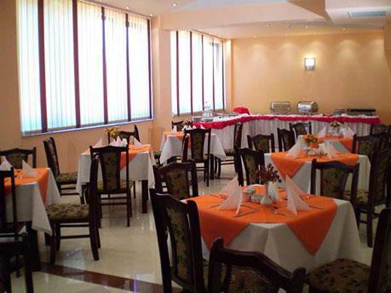 אוטופן Denisa Hotel מסעדה תמונה