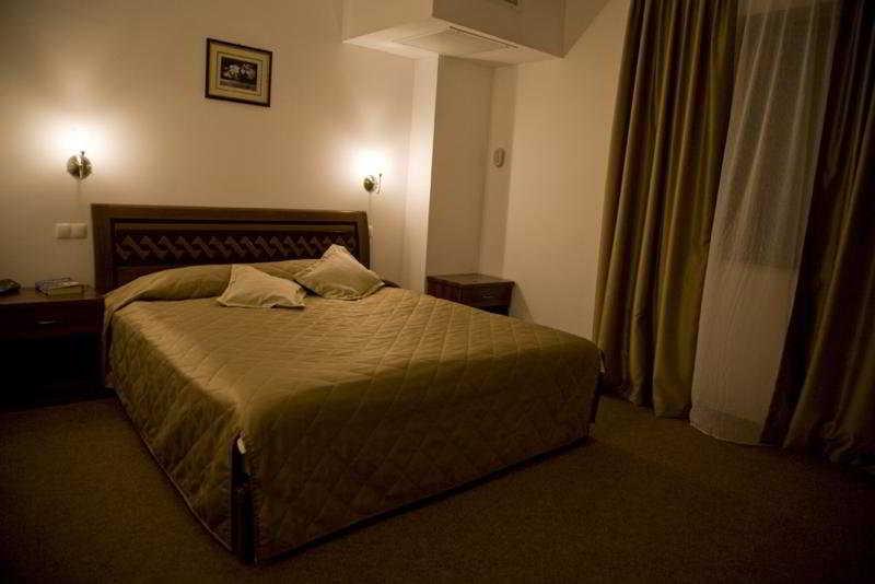 אוטופן Denisa Hotel מראה חיצוני תמונה