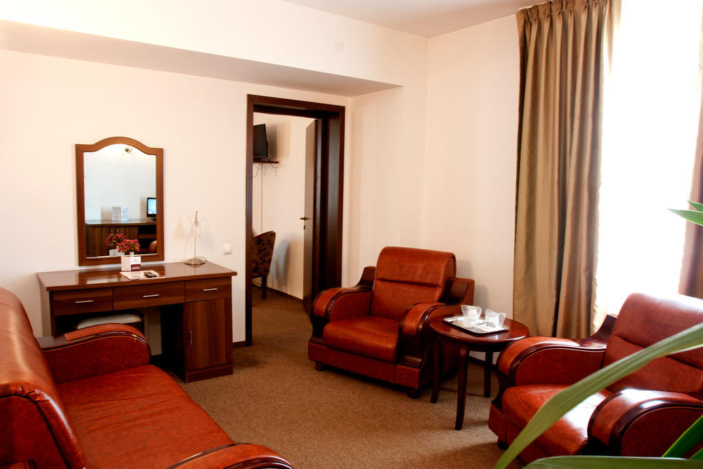 אוטופן Denisa Hotel מראה חיצוני תמונה